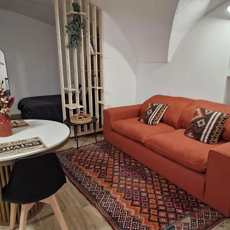 Julia Apartment *